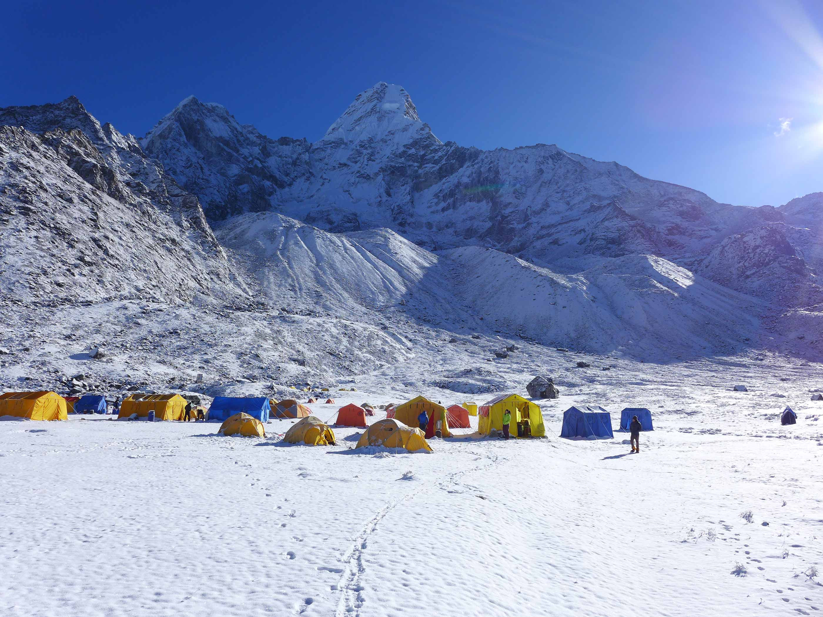 camp-site-at-snow-day-Amadablam-base-camp